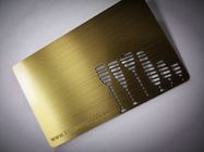 Tarjeta de cobre amarillo modificada para requisitos particulares del miembro del negocio del metal del oro con el logotipo 85x54m m del laser del grabado de pistas