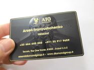 Las tarjetas de visita negras mates materiales de cobre amarillo del metal con el laser graban el logotipo del oro