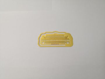 El metal de encargo del logotipo del OEM marca una dirección de la Internet el alto espejo brillante acabado con tallado