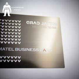 Tarjeta de visita plateada arma de encargo del metal del acero inoxidable del logotipo de la fuente de la fábrica de la tarjeta del metal