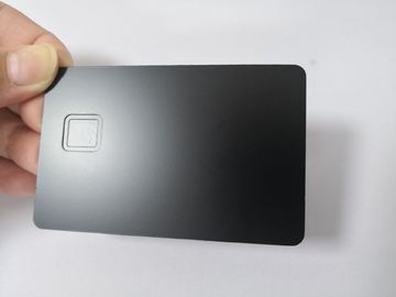 Tarjeta de banco negra mate llana del metal de la aduana 0.8m m con el agujero del microprocesador del contacto