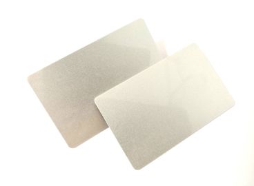 Tarjetas brillantes de plata de lujo del PVC del espacio en blanco con la raya magnética del loco negro de Hico